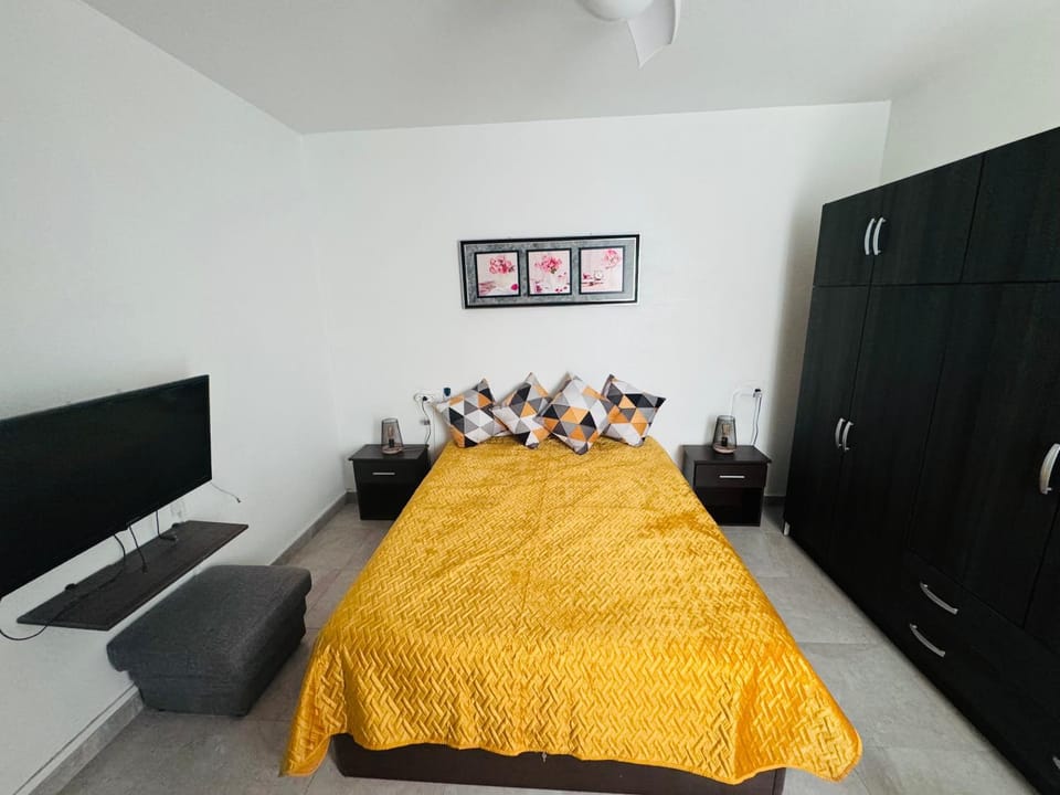 Spacious apartment 100m from the beach and promenade Apartment in Torrevieja