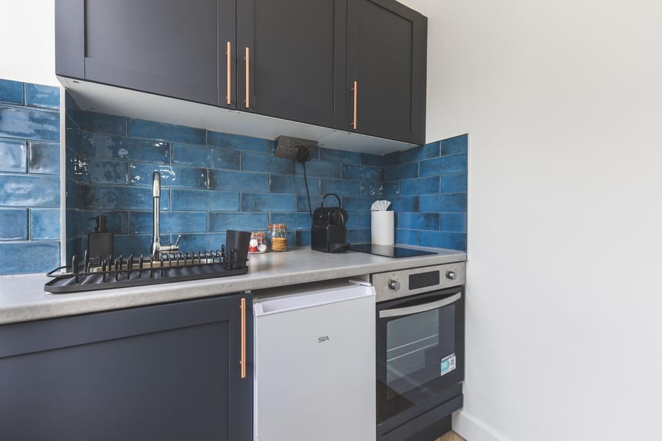 Kitchen or kitchenette, oven