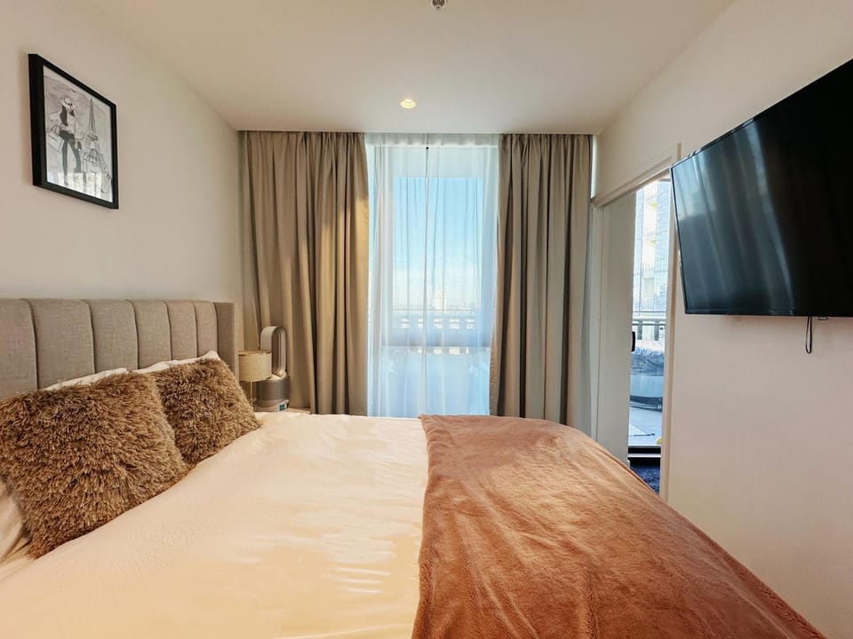 Southbank 2 bedrooms private spa big balcony with carpark Apartment in Southbank