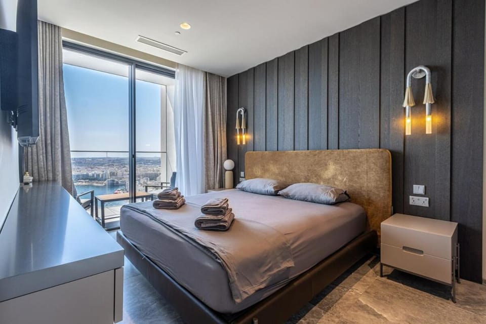 Mercury Tower 25th level View Apartment in Saint Julians