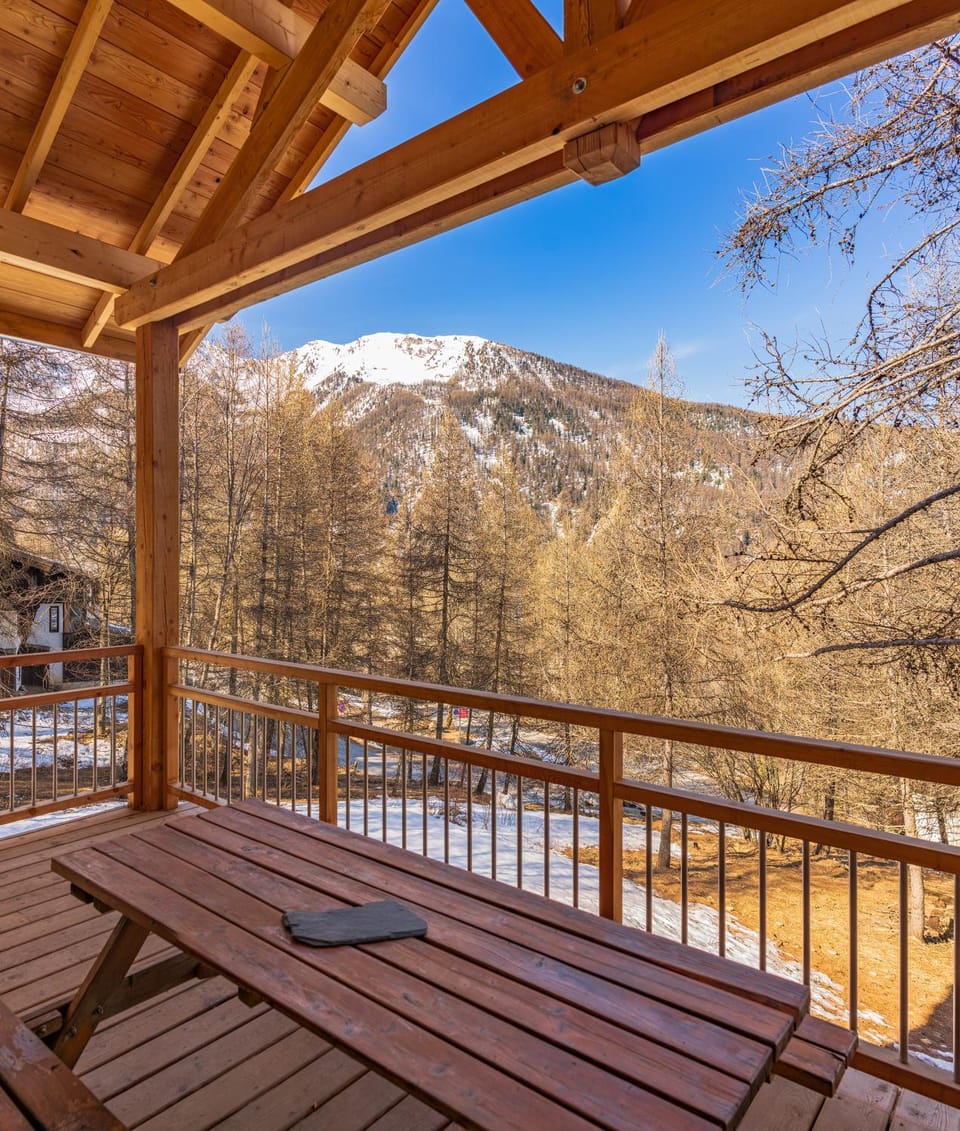Nearby landmark, View (from property/room), Balcony/Terrace, Mountain view