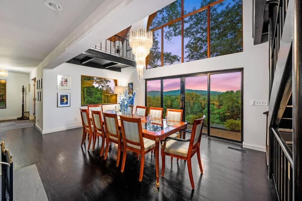 Catskill Estate epic views hot tub House in Kingston