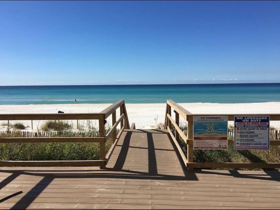 Amazing view-Beachfront 3 bedroom 2 bath at Majestic Beach! Apartment in Long Beach