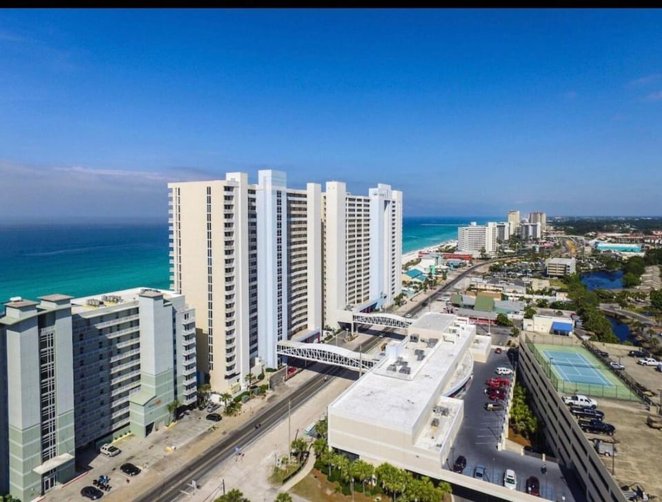 Amazing view-Beachfront 3 bedroom 2 bath at Majestic Beach! Apartment in Long Beach