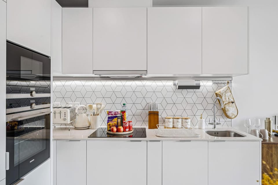 Coffee/tea facilities, Kitchen or kitchenette, Food, oven, stove, toaster