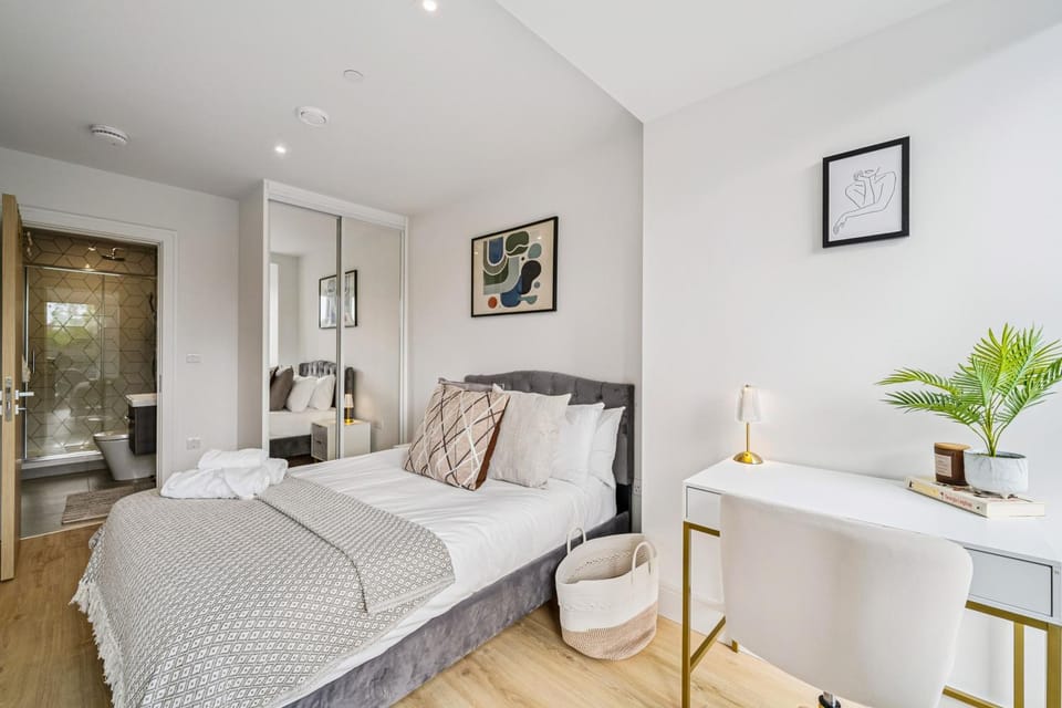 Luxury Apartment - West Wimbledon with Cinema & Game Room, Gym, Parking Apartment in Kingston upon Thames