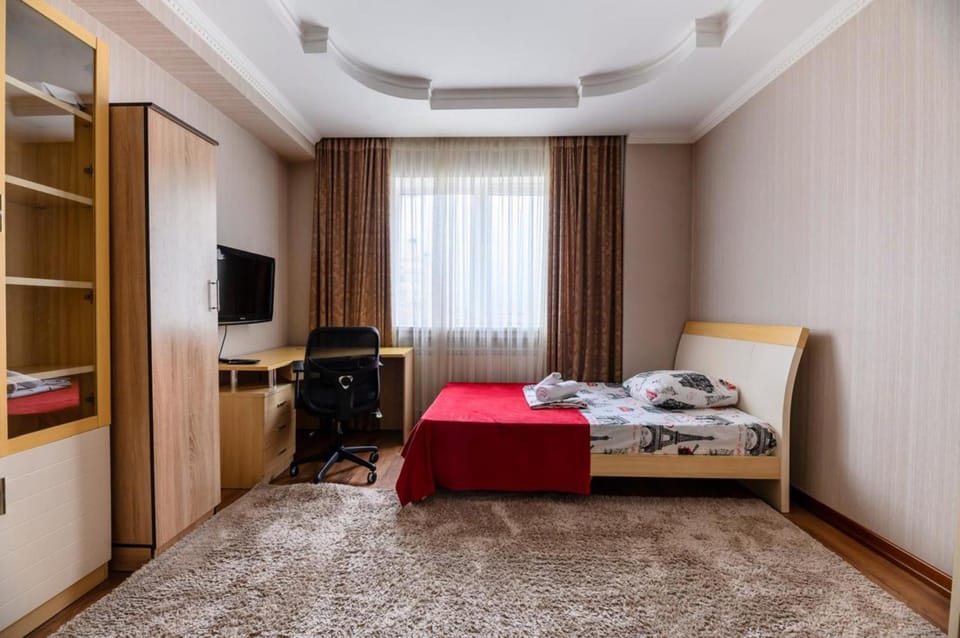Bed, TV and multimedia, Bedroom, towels, wardrobe