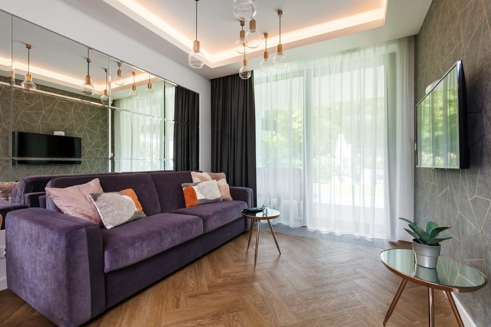 TV and multimedia, Living room, Seating area, Evening entertainment