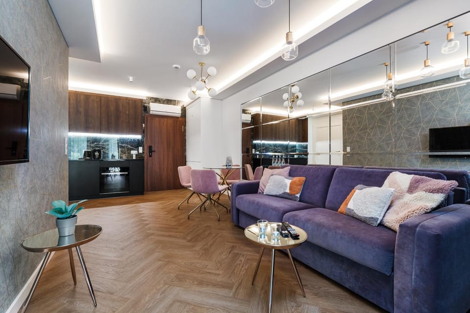 TV and multimedia, Kitchen or kitchenette, Living room, Seating area, air conditioner