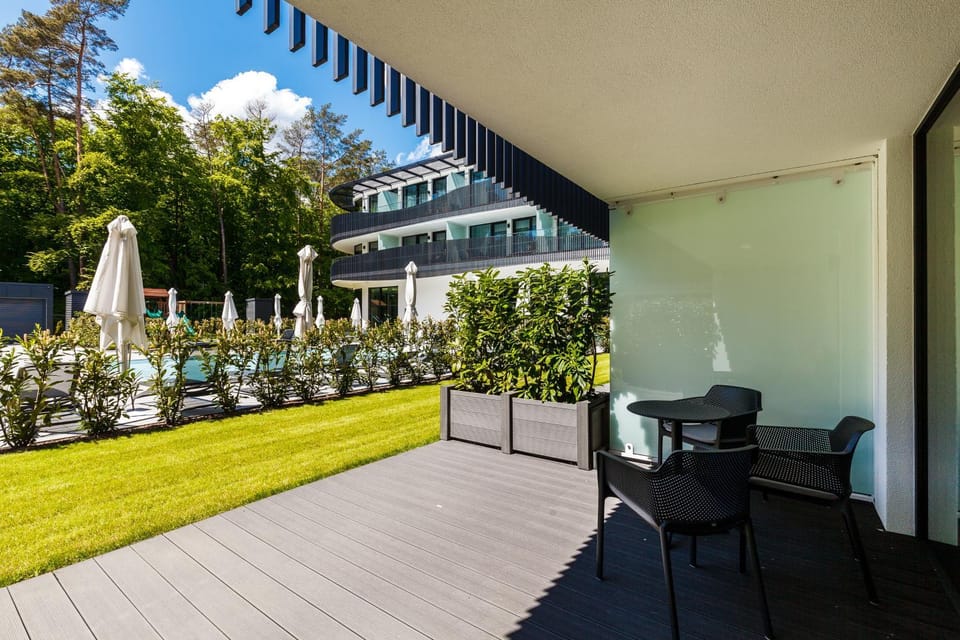 Property building, Patio, Spring, Day, Garden, Seating area, Garden view