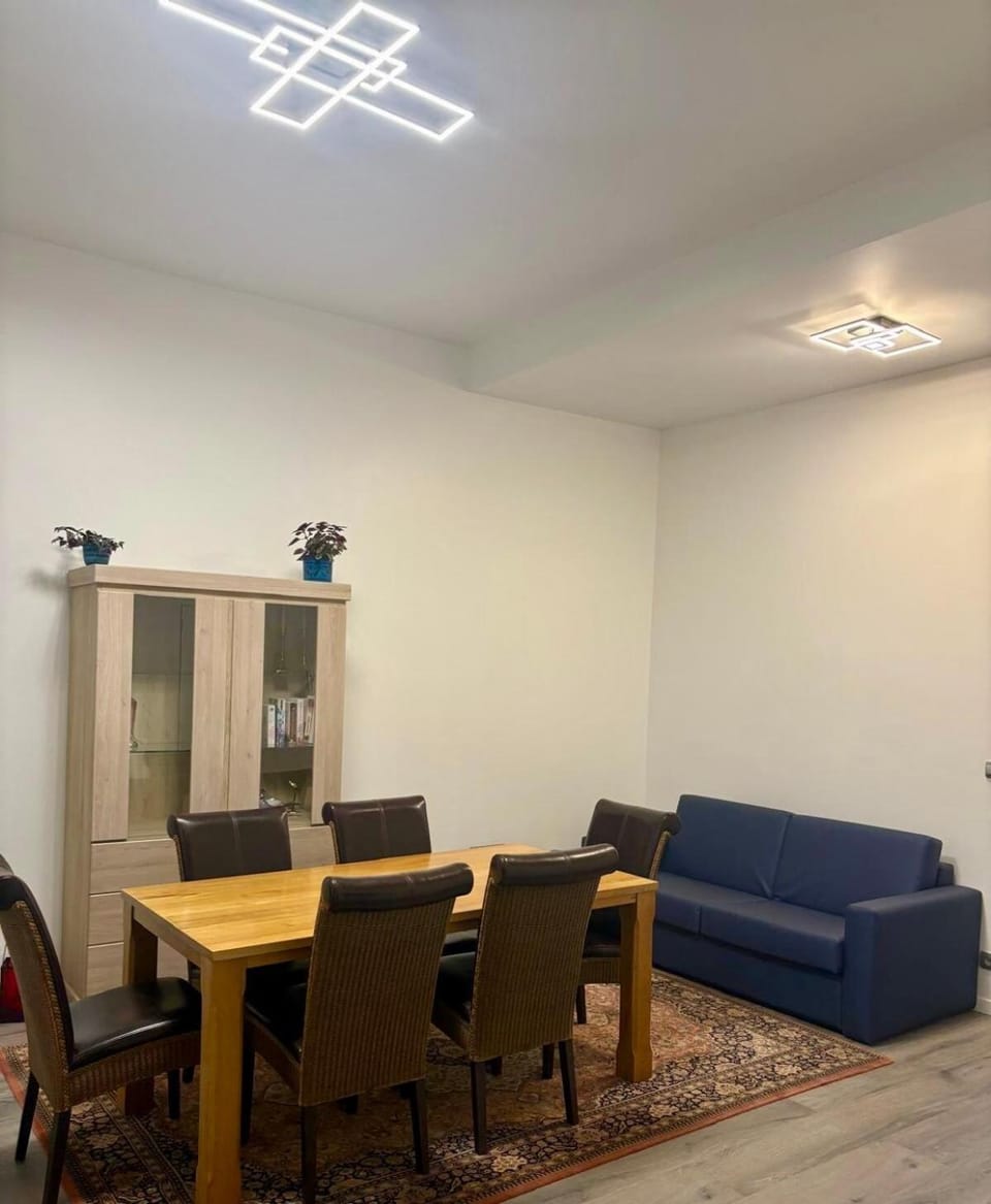 Modern 1 bedroom and sofa bed stay Apartment in Brussels