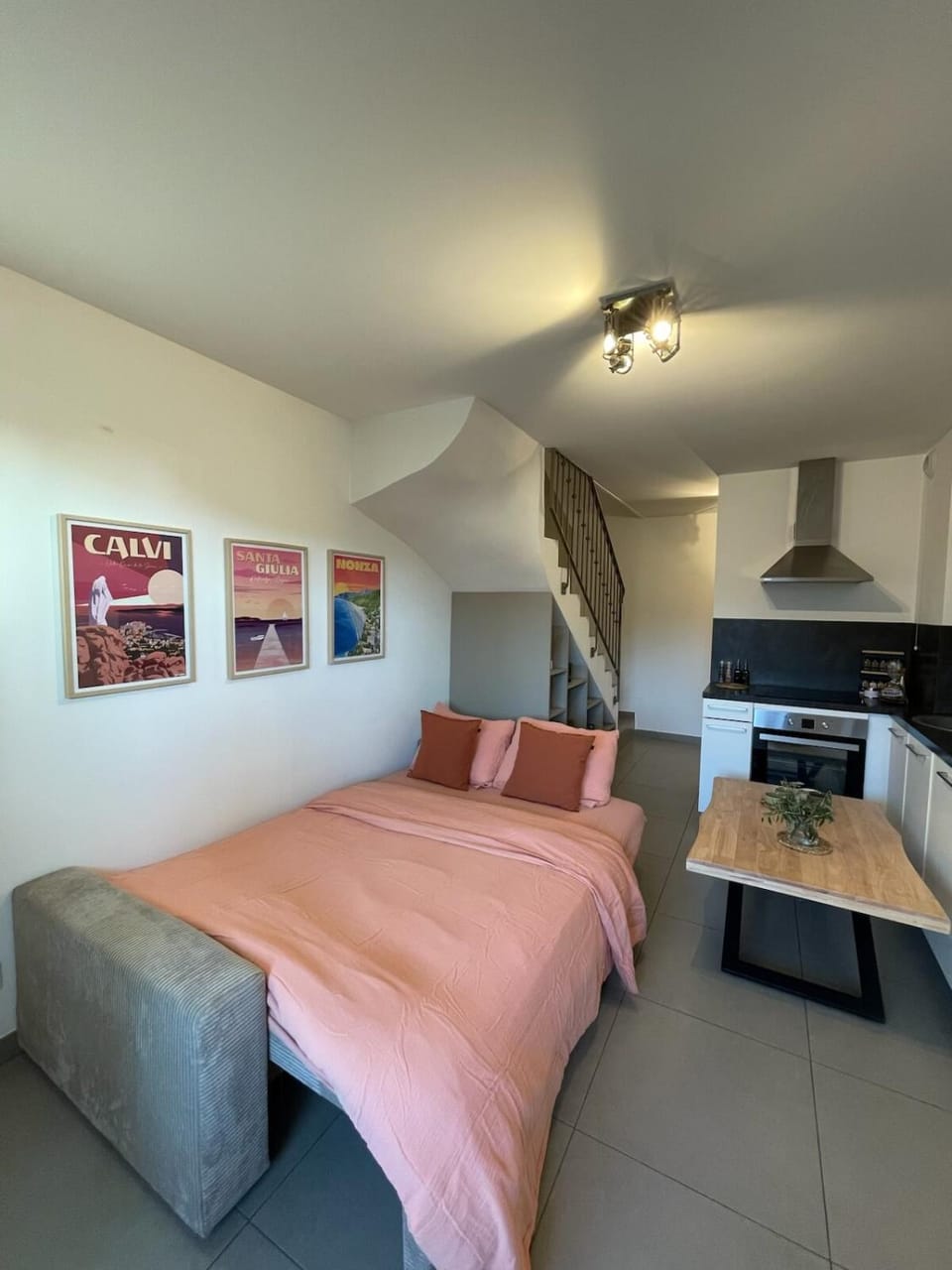 Bed, Living room