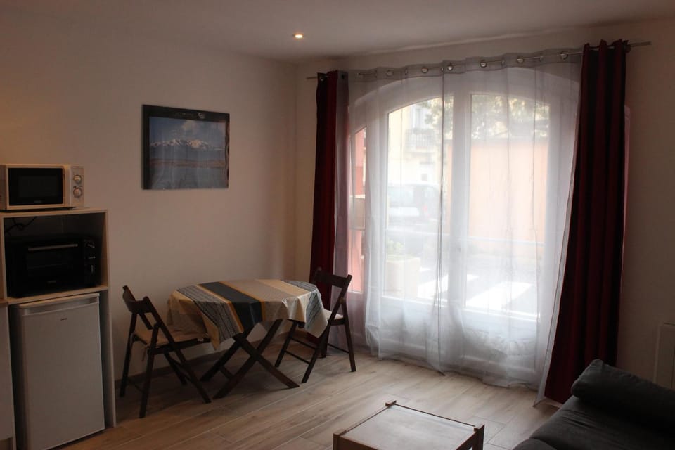 Studio meublé entièrement équipé Apartment in Saint-Cyprien
