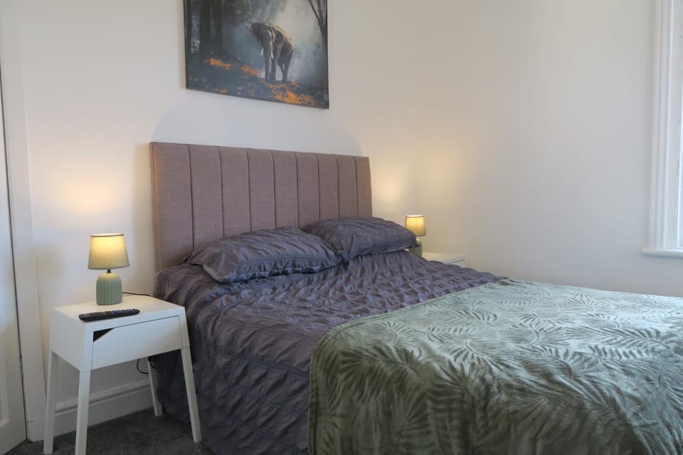 NEW 4 Bed house close to train station and town House in Blackpool