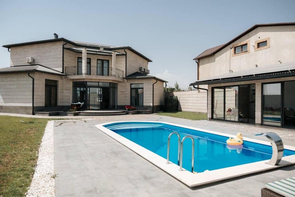 White Villa Villa in Yerevan