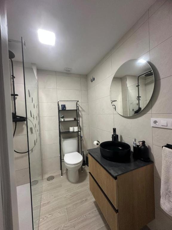 Shower, Toilet, Bathroom, towels