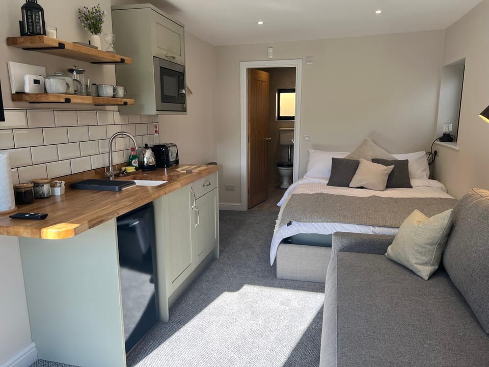 Bed, Kitchen or kitchenette, Photo of the whole room