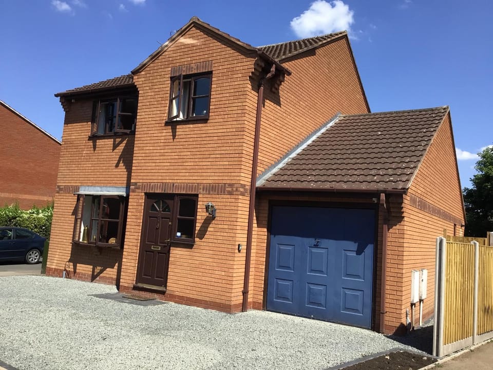 Property building, Facade/entrance, Neighbourhood, Street view, Parking