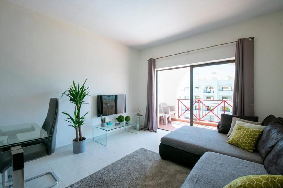 Sunshine Holidays Apartment Apartment in Porches