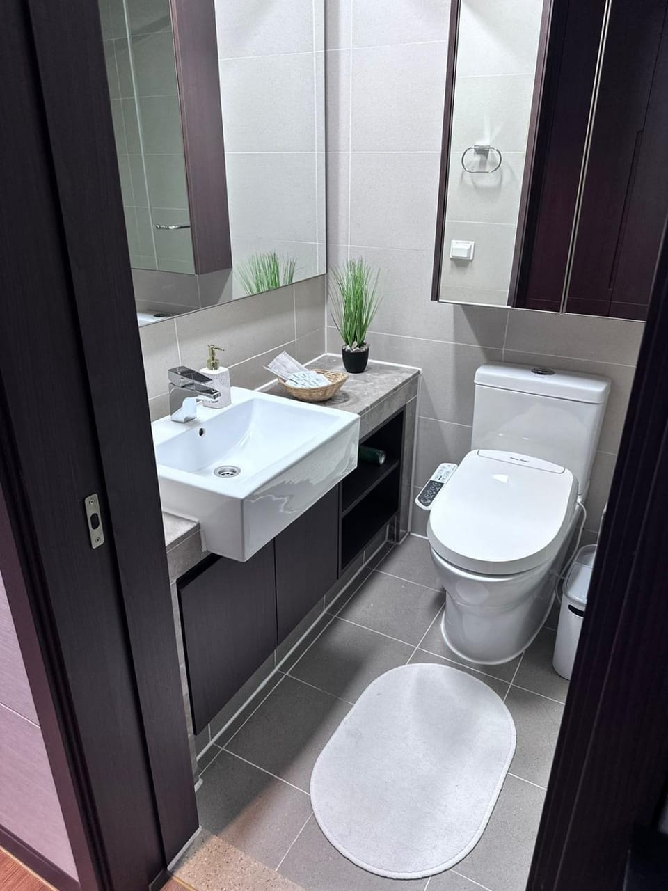 Toilet, bidet