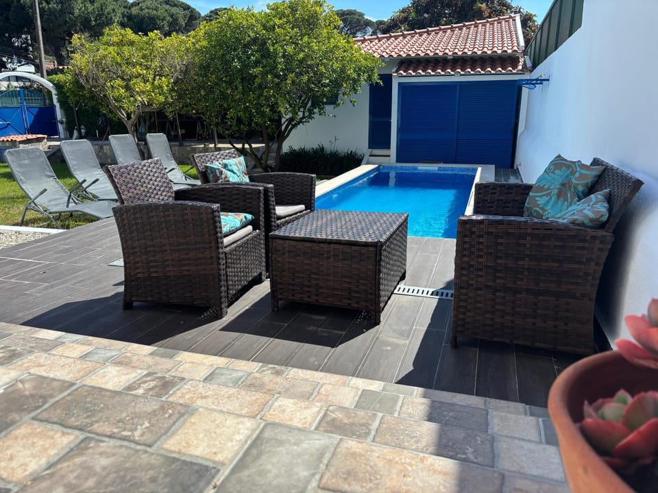 Patio, Off site, Day, Swimming pool, sunbed