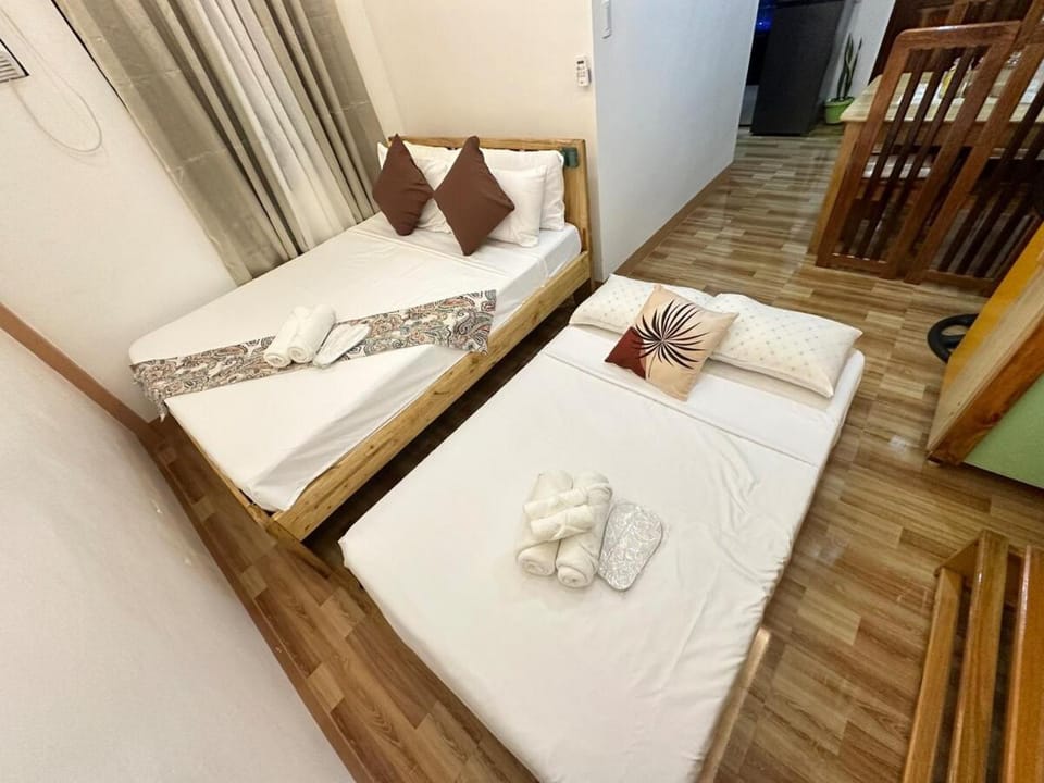 Bedroom, towels