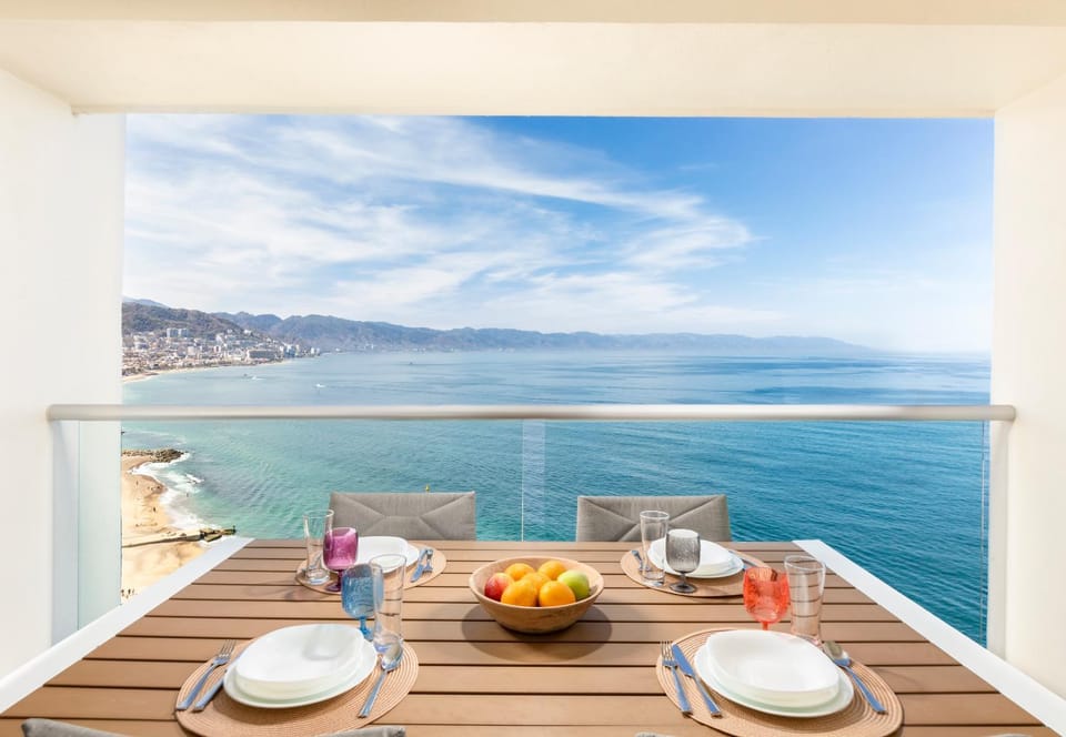 Day, Natural landscape, View (from property/room), Balcony/Terrace, Dining area, Mountain view, Sea view