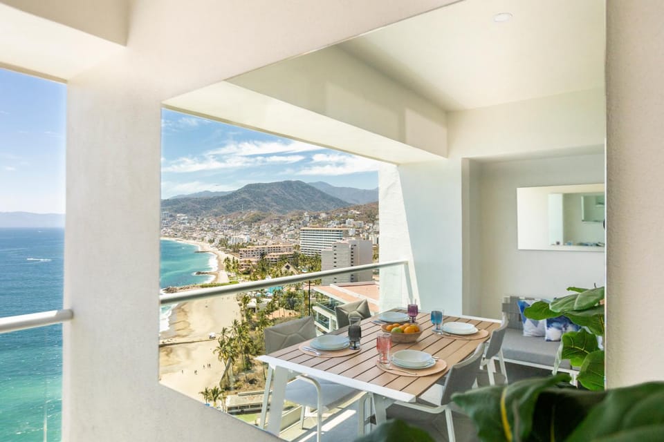 Day, Natural landscape, View (from property/room), Balcony/Terrace, Dining area, Mountain view, Sea view