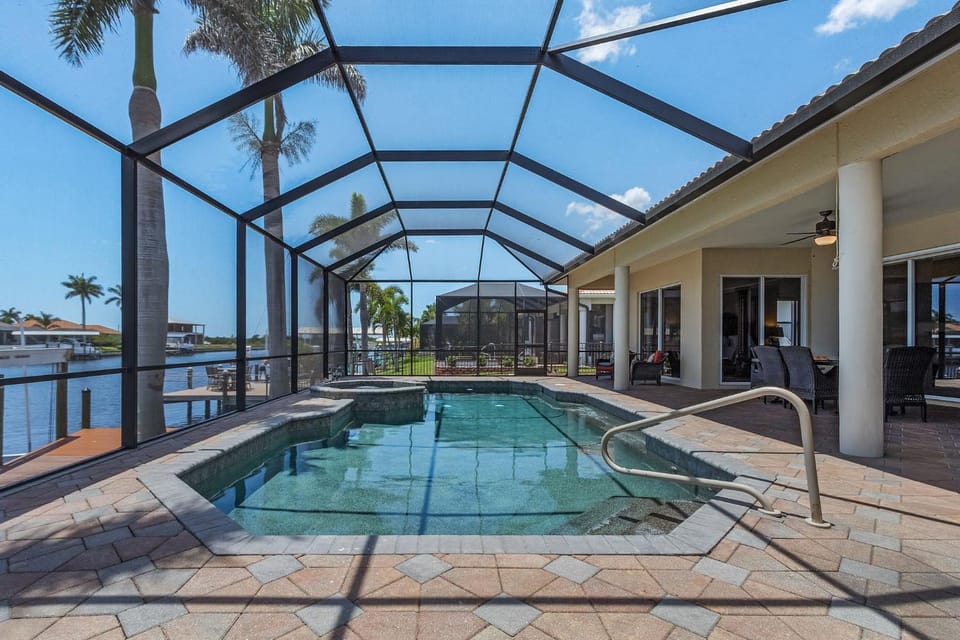 Heated Pool & Spa with Intersecting Canal View - Villa Viewtopia - Roelens House in Cape Coral