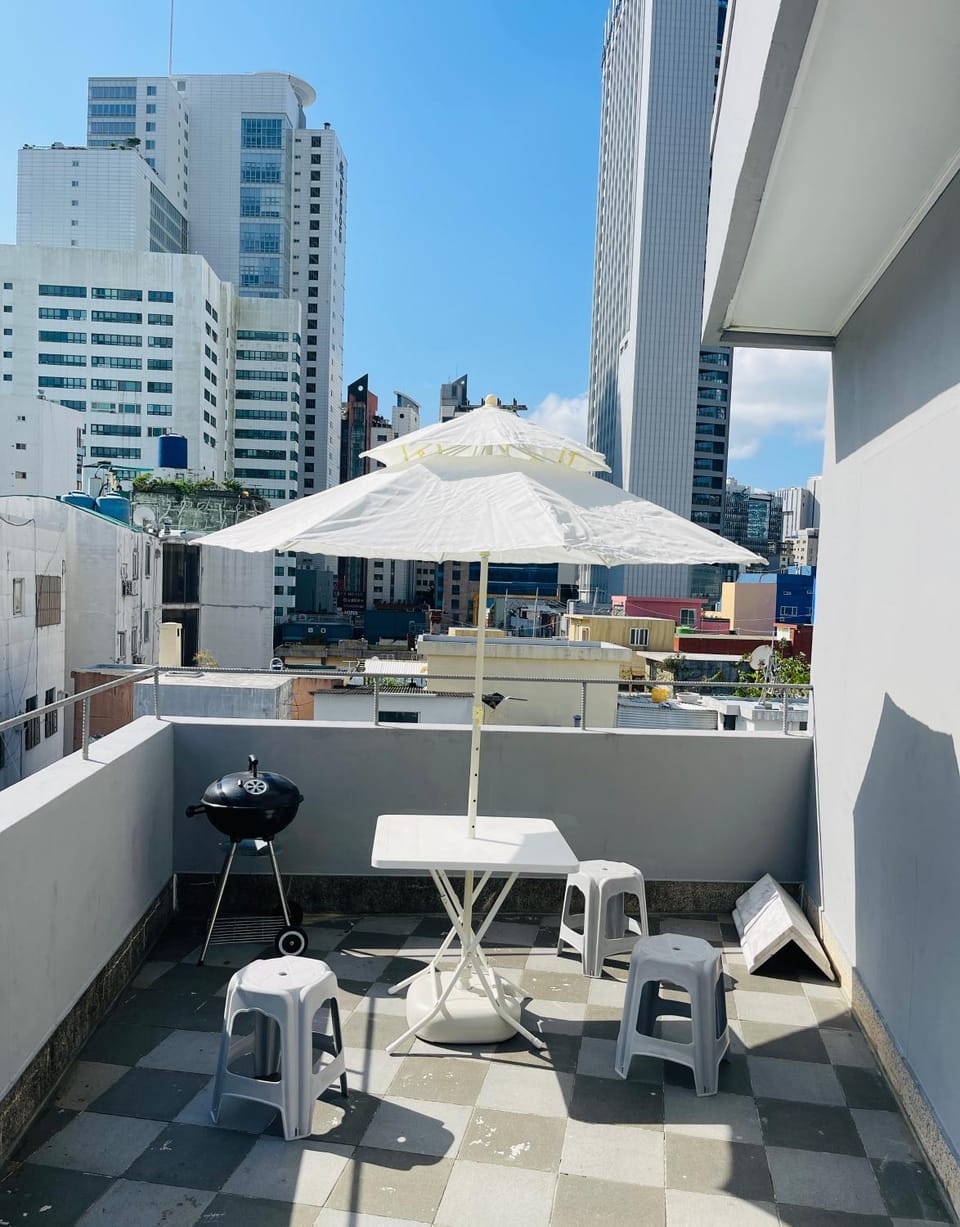 BBQ facilities, Balcony/Terrace, Seating area