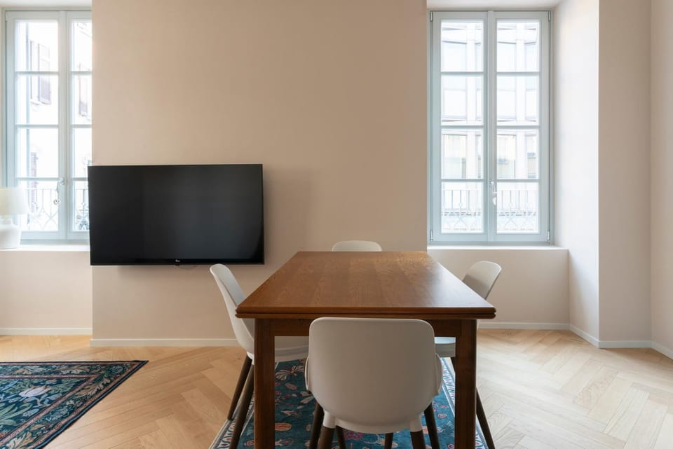 Communal lounge/ TV room, Living room, Dining area