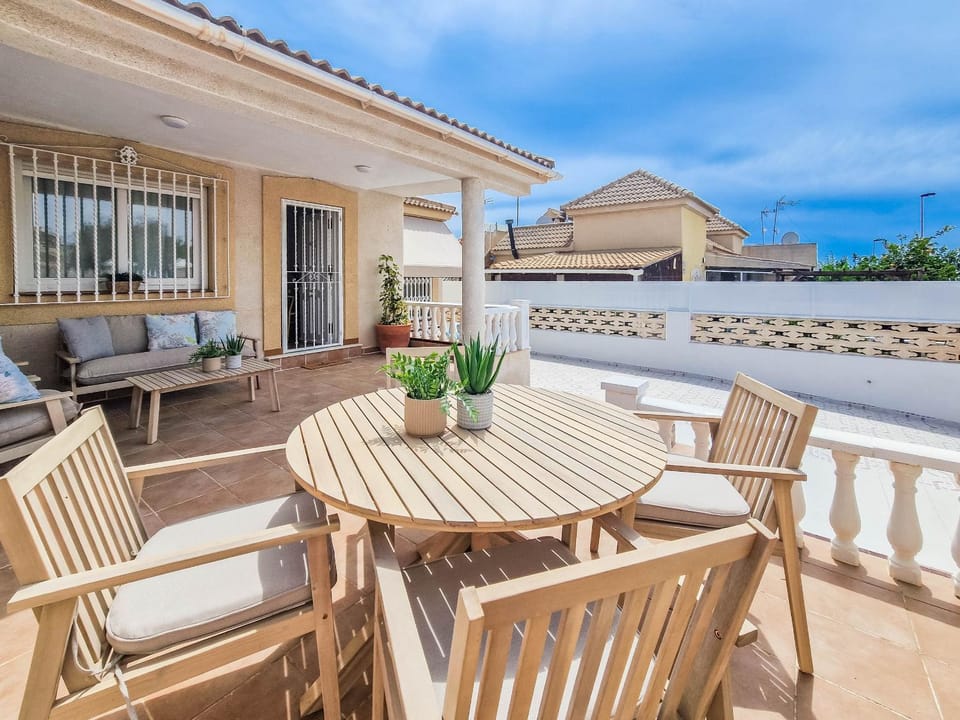Property building, Patio, Day, View (from property/room), Balcony/Terrace, Seating area, Dining area