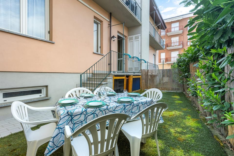 Property building, Patio, Spring, Day, Garden, Balcony/Terrace, Dining area, Garden view