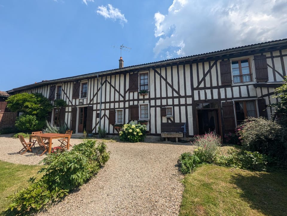Property building, Garden, Balcony/Terrace