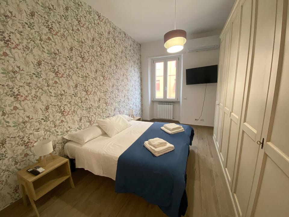TV and multimedia, Bedroom, towels, wardrobe, air conditioner