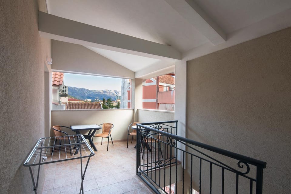 View (from property/room), Balcony/Terrace, Seating area