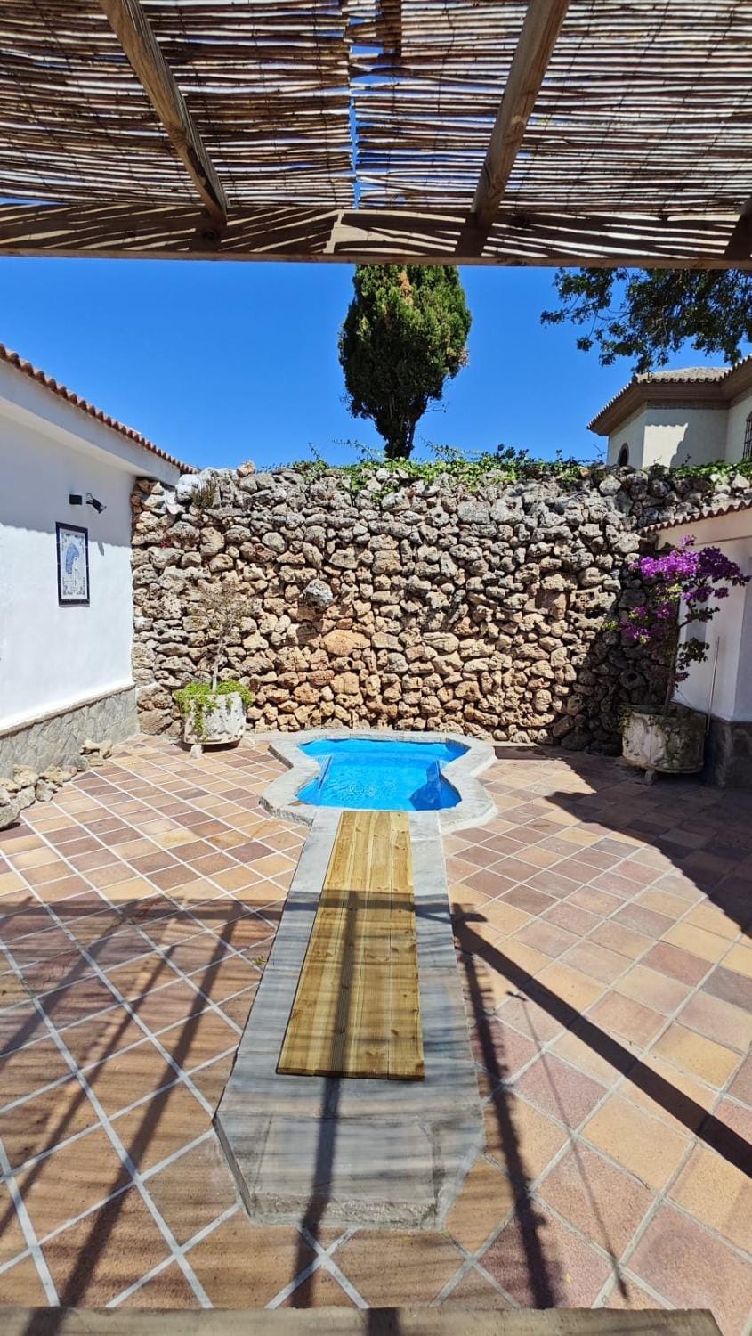 Patio, Day, Balcony/Terrace, Pool view, Swimming pool, Swimming pool