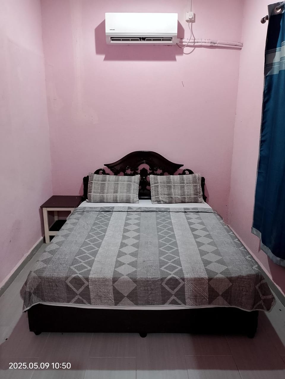 Bed, air conditioner