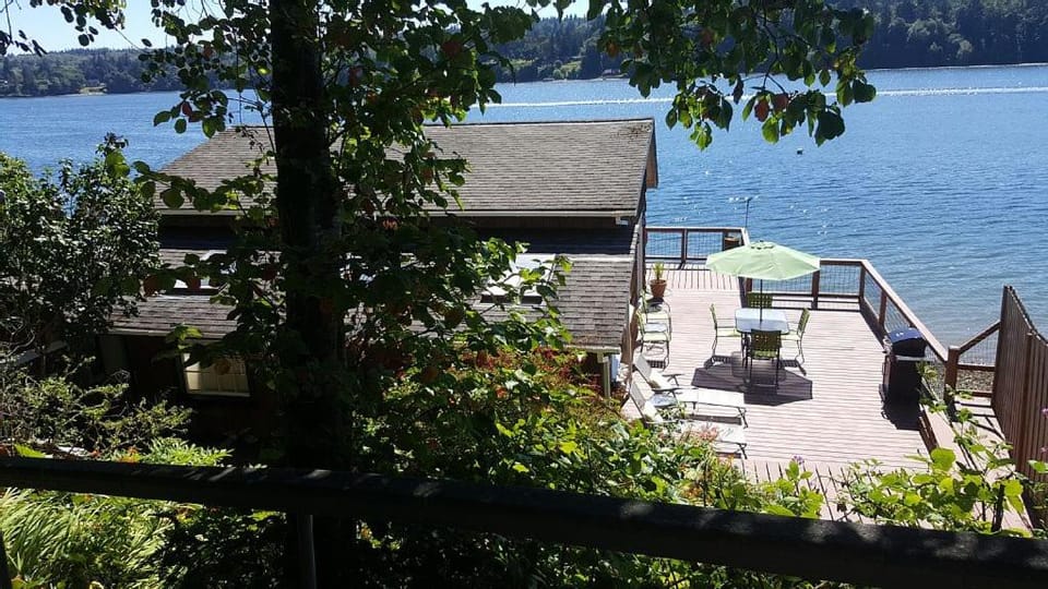 Charming Beach Cabin in Quartermaster Harbor Cabin in Vashon