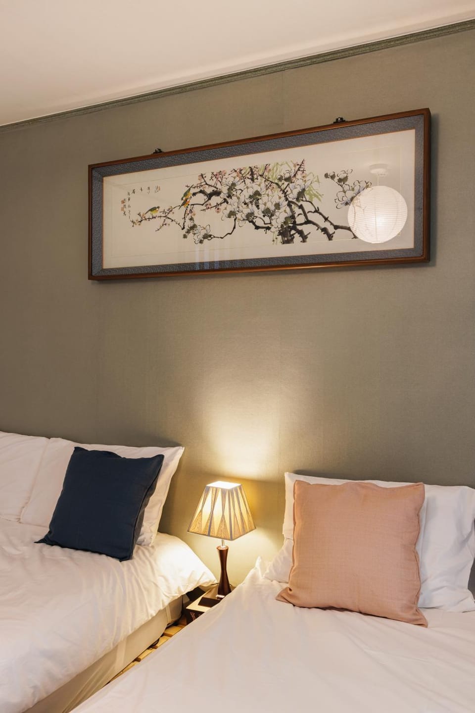 Bed, Photo of the whole room, Decorative detail, Bedroom