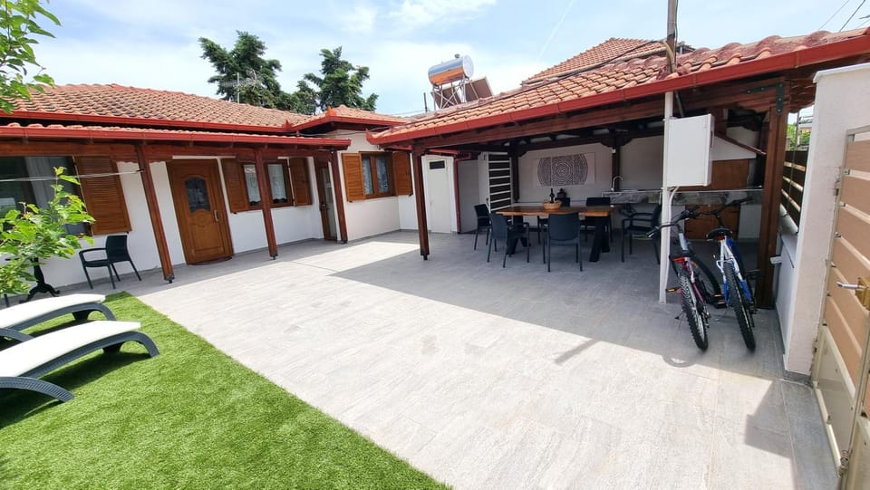 Dining area, Inner courtyard view