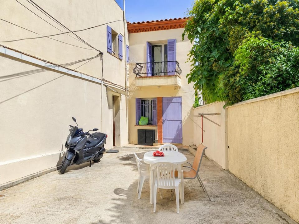Maisonnette rénovée avec cour, clim et métro à 5 min Apartment in Marseille