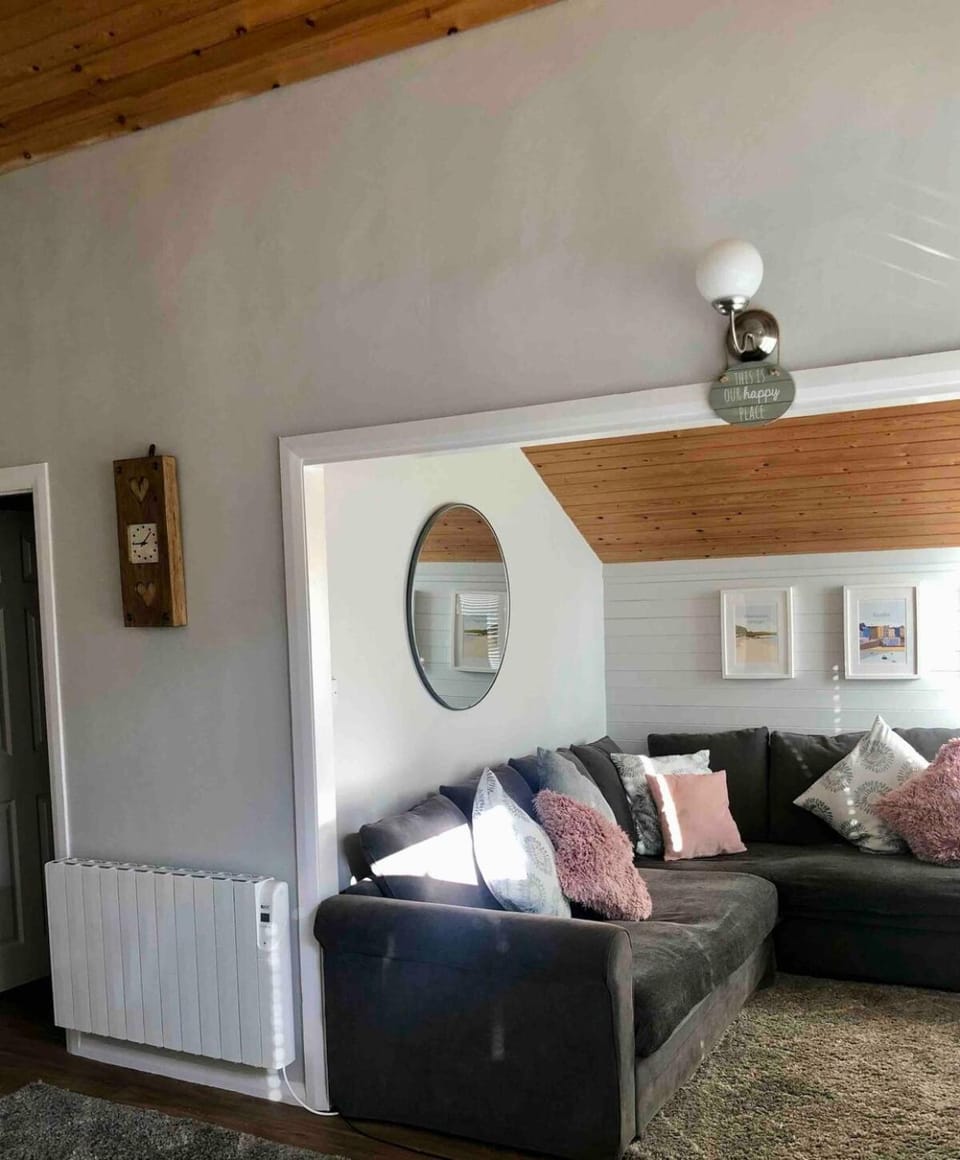 Lovely lodge in Pembrokeshire with Wi-Fi House in Amroth