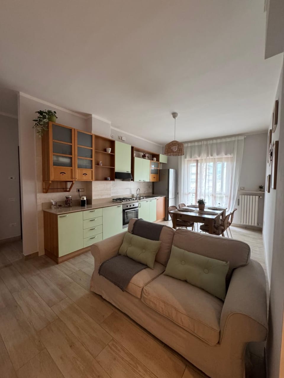 Kitchen or kitchenette, Living room, Seating area, Dining area, pet friendly, stove