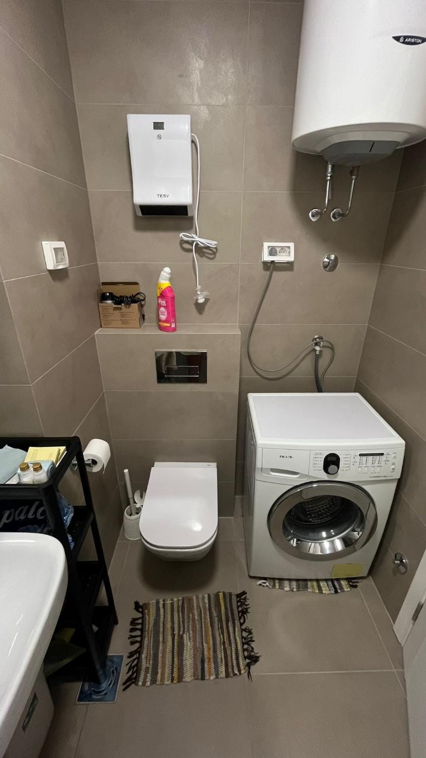 Toilet, Bathroom, washing machine