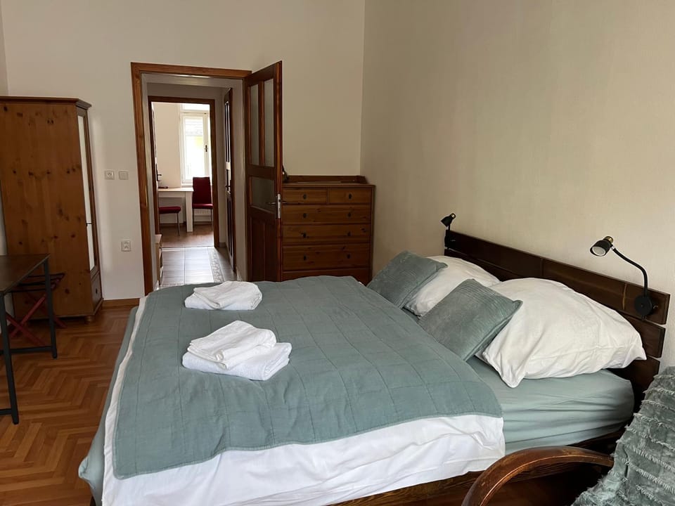 Bed, Bedroom, towels, wardrobe