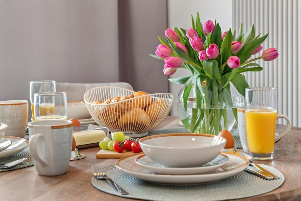 Dining area, Food