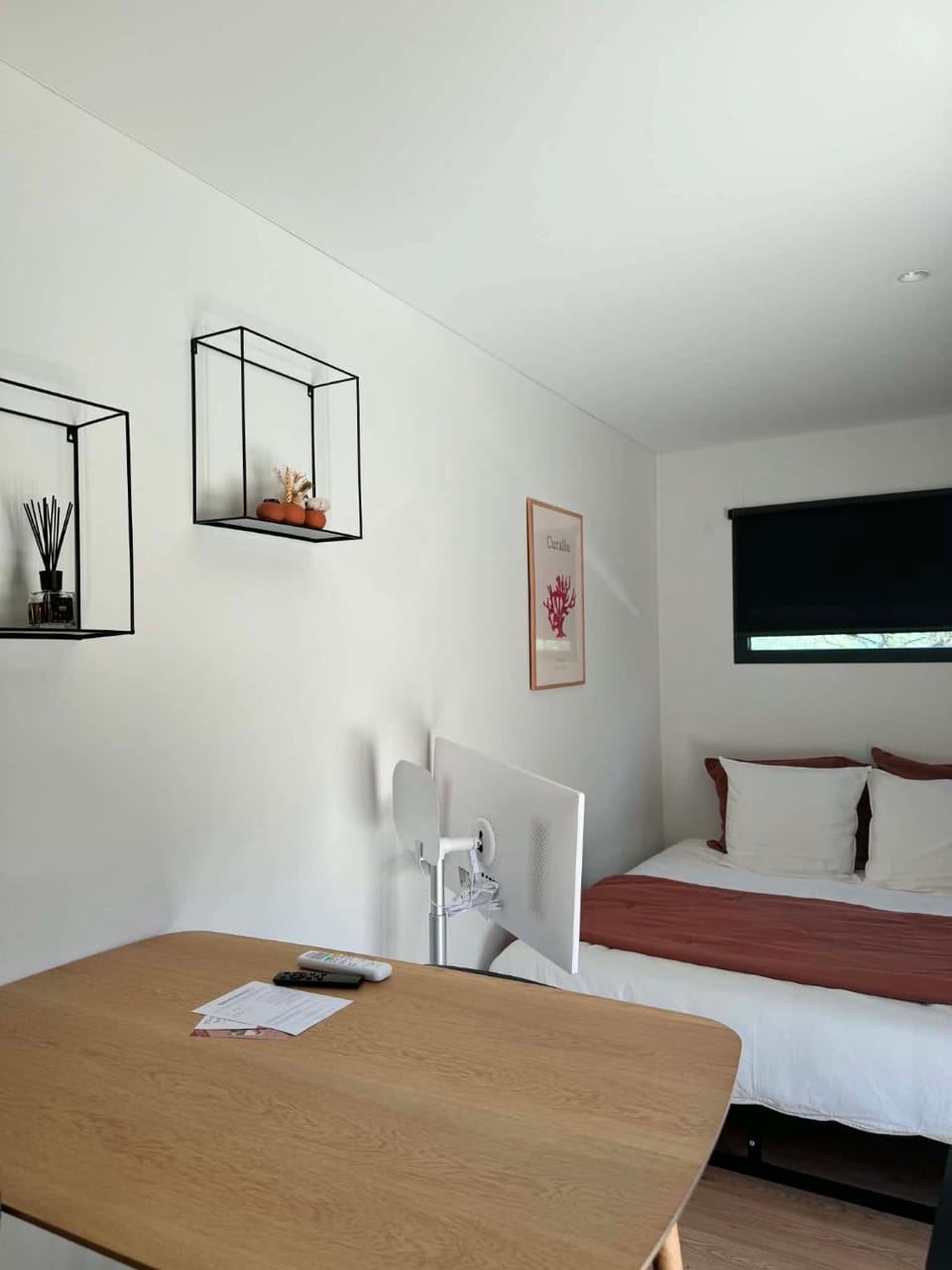 Bed, Photo of the whole room
