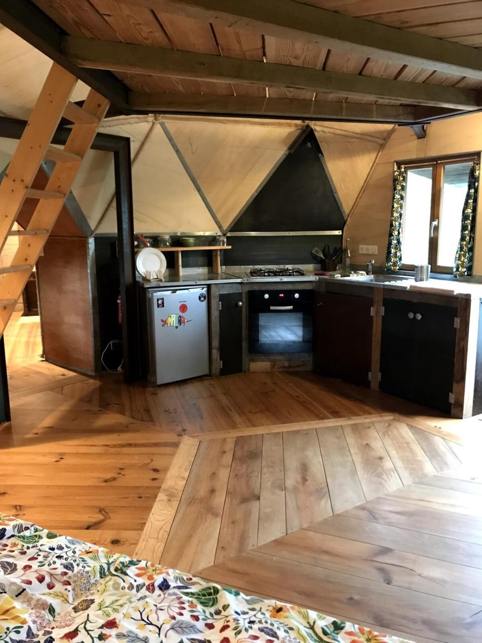 Kitchen or kitchenette, pet friendly, stove