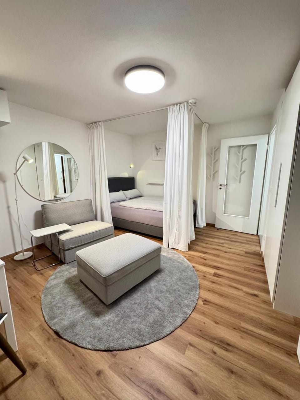 Bed, Photo of the whole room, wardrobe